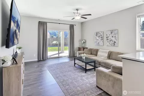 Living - 227 Jasmine Ln N, Enumclaw, WA 98022 photo 1 of 2