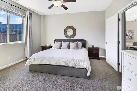 Bedroom - 227 Jasmine Ln N, Enumclaw, WA 98022 photo 2 of 3
