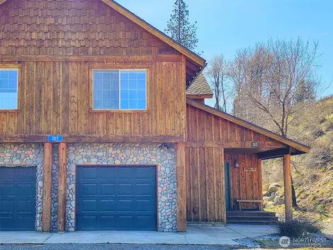 307 2 Cascadian Ln #32, Winthrop, WA 98862