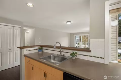 Kitchen - 16101 Bothell Everett Hwy #F202, Mill Creek, WA 98012 photo 4 of 5