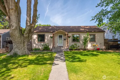 119 SW F St, Ephrata, WA 98823