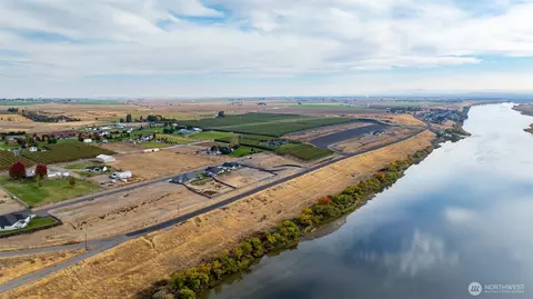 29 Columbia Bluff Ln, Pasco, WA 99301