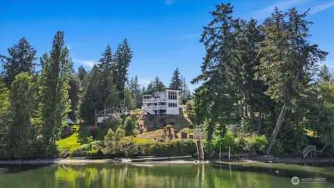 2142 Island Dr NW, Olympia, WA 98502