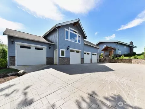 3512 Mission Beach Rd, Marysville, WA 98271