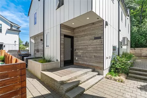 10350 Wallingford Ave N #B, Seattle, WA 98133