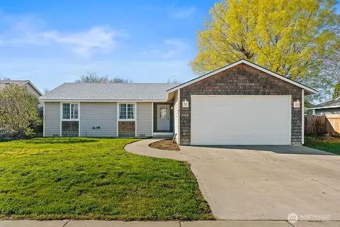 208 W Mount Adams Ct, Ellensburg, WA 98926