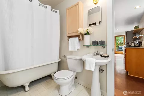 Bath - 2620 E Roy St, Seattle, WA 98112 photo 1 of 2