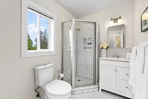 Bath - 2620 E Roy St, Seattle, WA 98112 photo 2 of 2