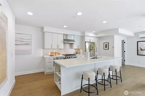 10712 SE 2nd St, Bellevue, WA 98004