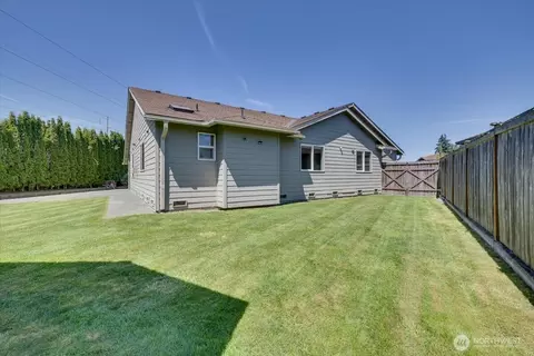 Exterior - 15624 42nd Dr SE, Bothell, WA 98012 photo 5 of 9