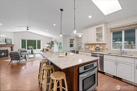 Kitchen - 15624 42nd Dr SE, Bothell, WA 98012 photo 4 of 5