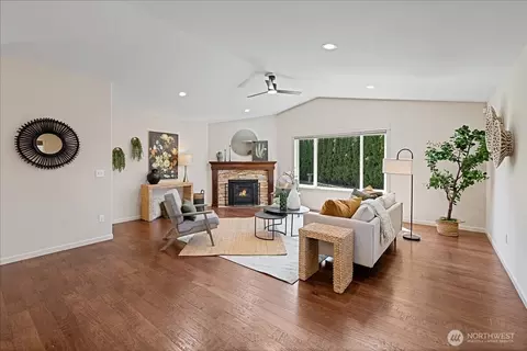 Living - 15624 42nd Dr SE, Bothell, WA 98012 photo 4 of 4