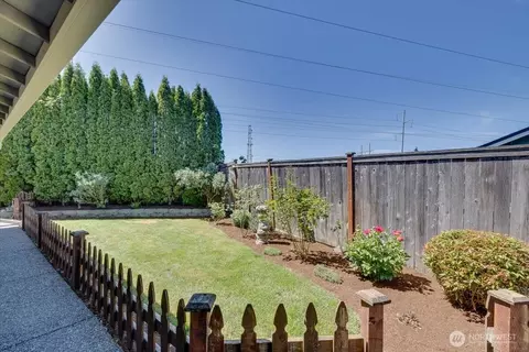 Exterior - 15624 42nd Dr SE, Bothell, WA 98012 photo 8 of 9