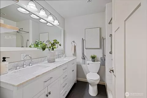 Bath - 15624 42nd Dr SE, Bothell, WA 98012 photo 1 of 5