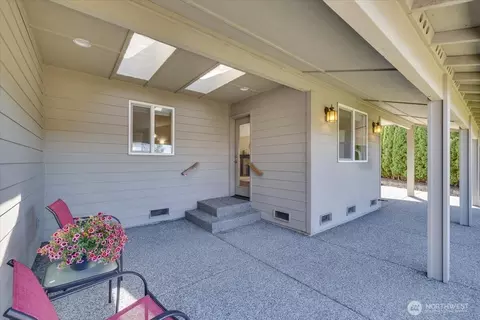 Exterior - 15624 42nd Dr SE, Bothell, WA 98012 photo 6 of 9