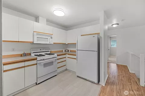 Kitchen - 5708 136th St SE, Everett, WA 98208 photo 3 of 3