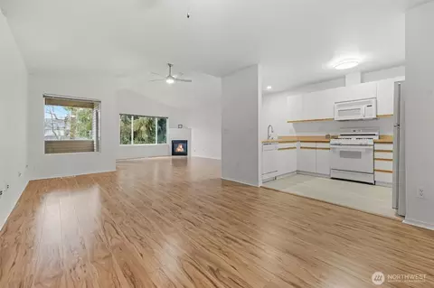 Living - 5708 136th St SE, Everett, WA 98208 photo 3 of 4