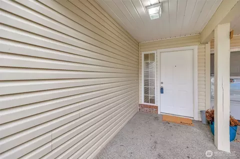Exterior - 5708 136th St SE, Everett, WA 98208 photo 3 of 6