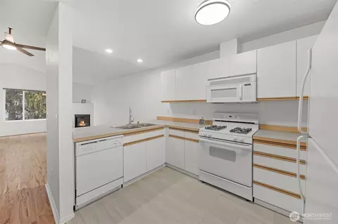 Kitchen - 5708 136th St SE, Everett, WA 98208 photo 2 of 3