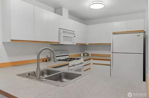 Kitchen - 5708 136th St SE, Everett, WA 98208 photo 1 of 3