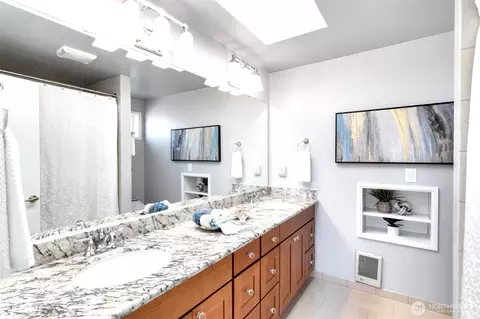 Bath - 3521 Upland Ave, Everett, WA 98203 photo 2 of 3