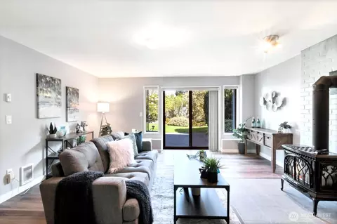 Living - 3521 Upland Ave, Everett, WA 98203 photo 3 of 3