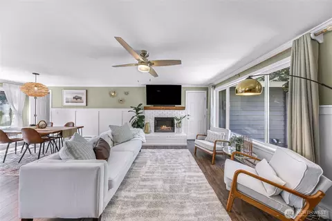 Living - 13014 4th Dr SE, Everett, WA 98208 photo 1 of 1