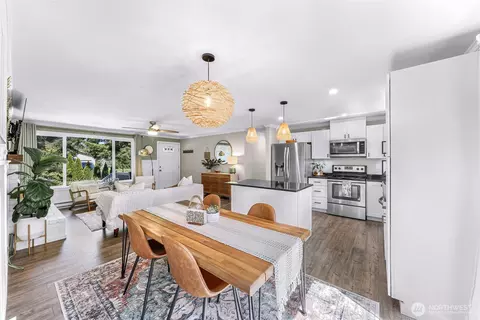 Dining - 13014 4th Dr SE, Everett, WA 98208 photo 2 of 2