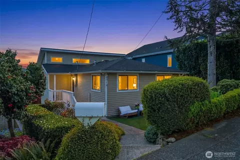 4014 32nd Ave SW, Seattle, WA 98126