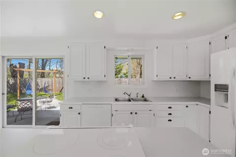 Kitchen - 29 232nd Pl SW, Bothell, WA 98021 photo 6 of 7