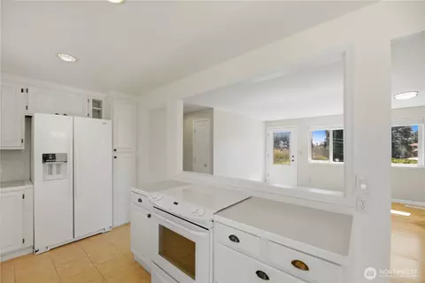 Kitchen - 29 232nd Pl SW, Bothell, WA 98021 photo 4 of 7
