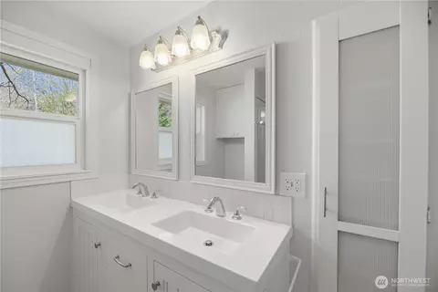 Bath - 29 232nd Pl SW, Bothell, WA 98021 photo 2 of 2