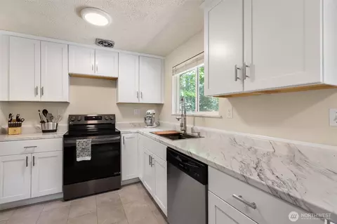 Kitchen - 18816 89 Ave NE, Bothell, WA 98011 photo 1 of 6