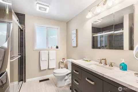Bath - 18816 89 Ave NE, Bothell, WA 98011 photo 1 of 2