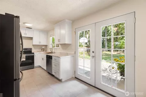 Kitchen - 18816 89 Ave NE, Bothell, WA 98011 photo 6 of 6
