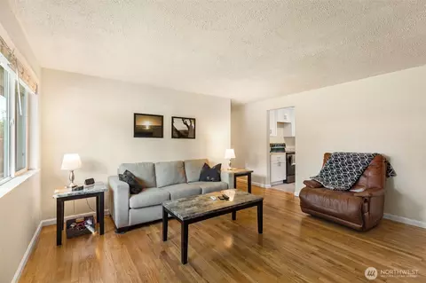 Living - 18816 89 Ave NE, Bothell, WA 98011 photo 1 of 2
