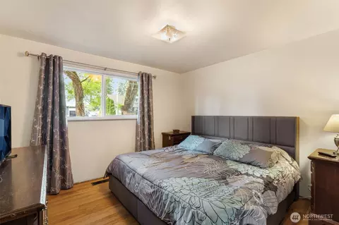 Bedroom - 18816 89 Ave NE, Bothell, WA 98011 photo 1 of 3