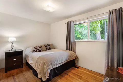 Bedroom - 18816 89 Ave NE, Bothell, WA 98011 photo 2 of 3