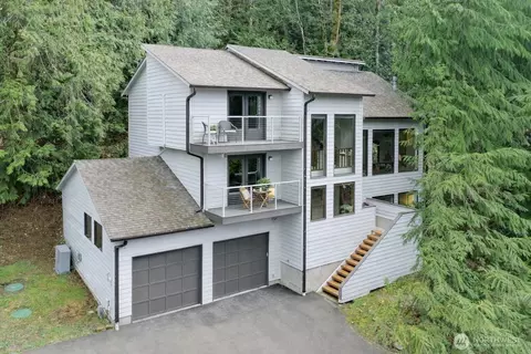 25028 SE Mirrormont Blvd, Issaquah, WA 98027