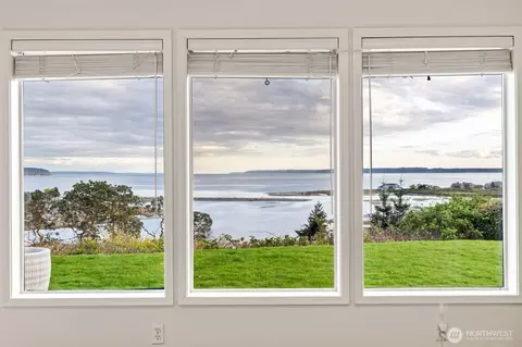 2368 Soundview Dr, Langley, WA 98260