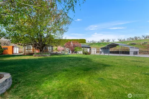 2524 NE J St, East Wenatchee, WA 98802