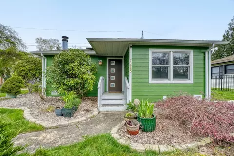 7243 S 125th St, Seattle, WA 98178