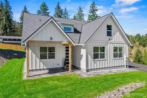 117 Red Hawk Dr, Castle Rock, WA 98611