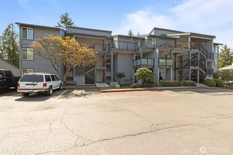 2517 NE 4th St #523, Renton, WA 98056