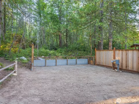 5441 E Grapeview Loop Rd, Allyn, WA 98524 photo 4