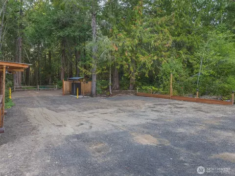 5441 E Grapeview Loop Rd, Allyn, WA 98524 photo 2
