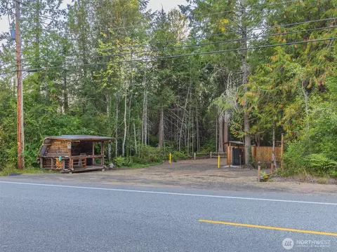 5441 E Grapeview Loop Rd, Allyn, WA 98524