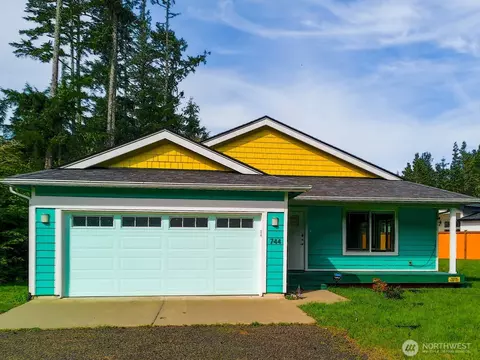 744 Evergreen Ave, Ocean Shores, WA 98569