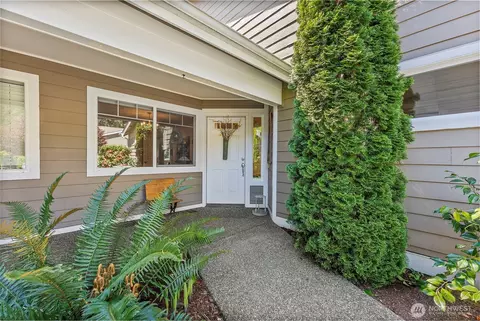 211 E Sterling Dr #B4, Allyn, WA 98524