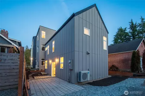 2935 39th Ave SW, Seattle, WA 98116